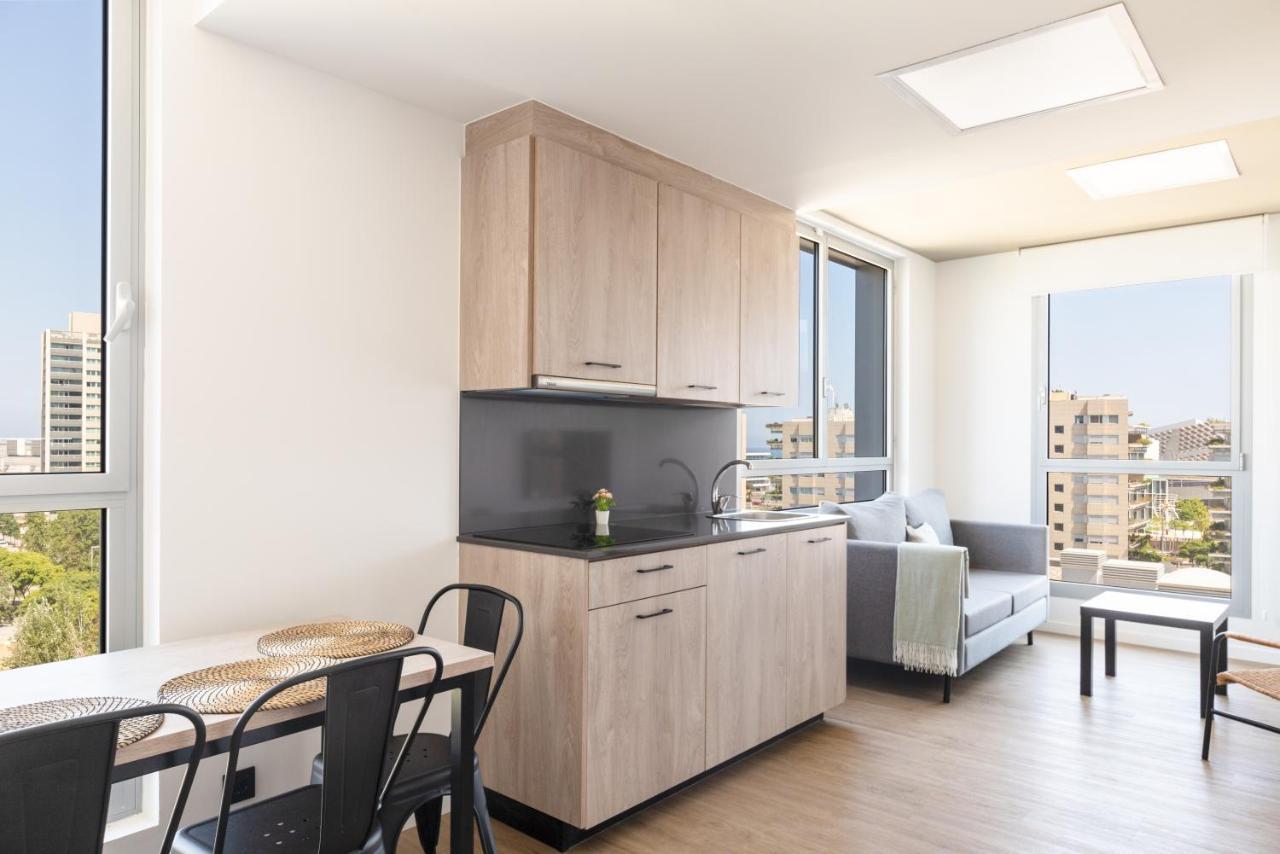 Micampus Barcelona Student Residence Bagian luar foto