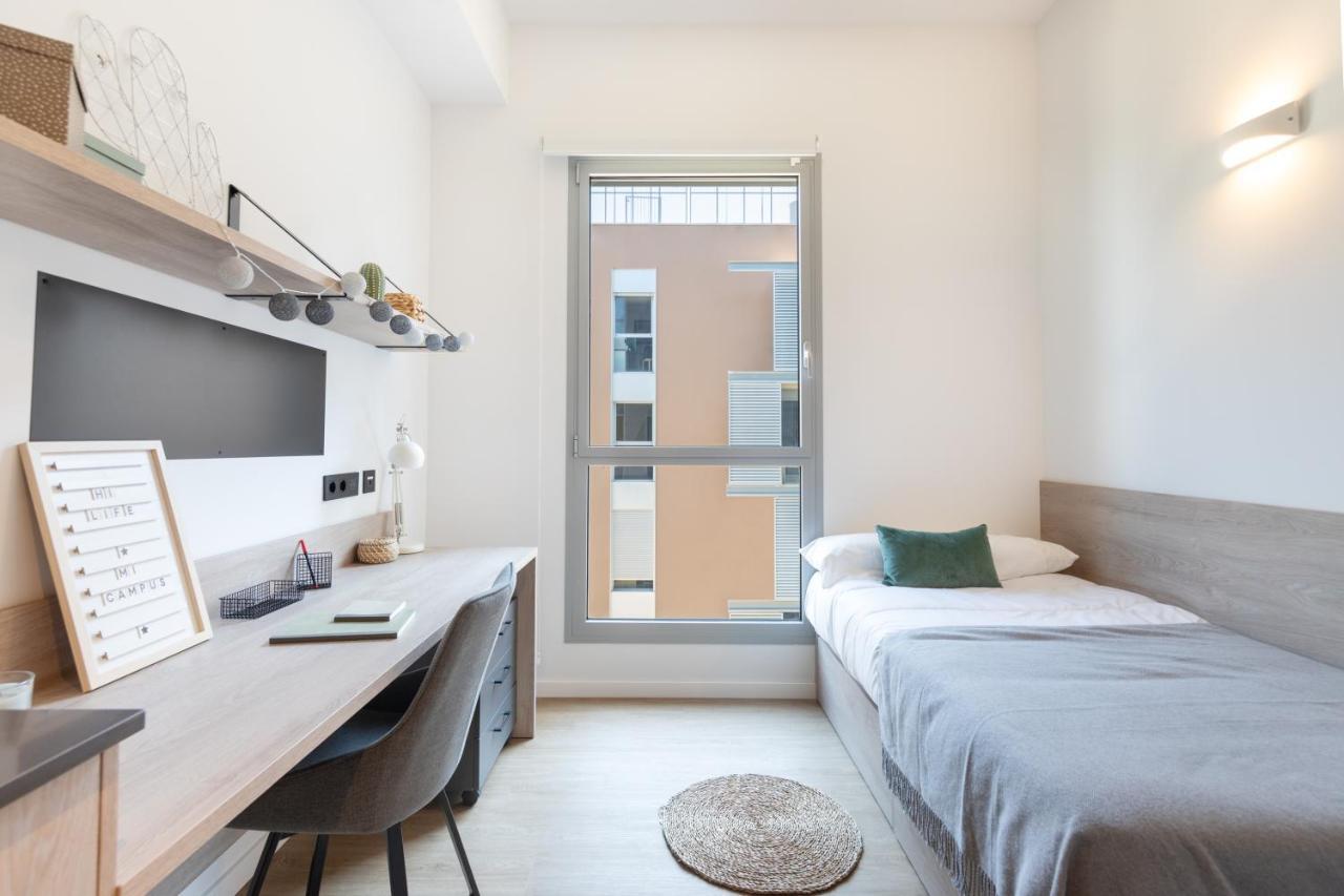 Micampus Barcelona Student Residence Bagian luar foto